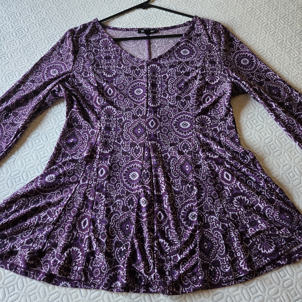 Roz & Ali Purple Geometric Flare Top, PTP=18.5"